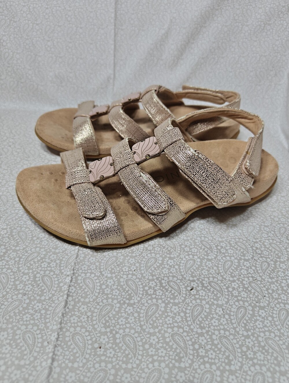 Vionic Women's Strappy Sandals Amber  Slip On Sandal Women's Size 6